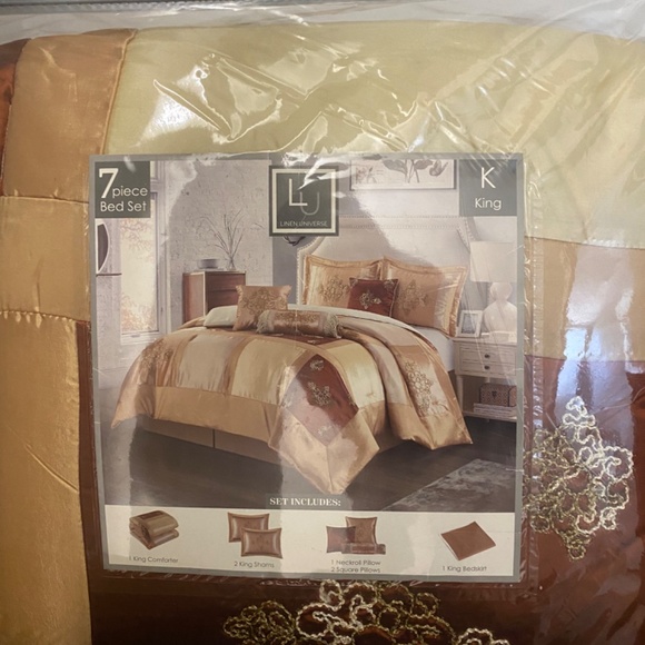 7 Piece Luxury King Comforter Set - Picture 3 of 3